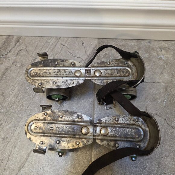Vintage 1950's Chicago Metal Adjustable Roller Skates with key - Picture 6 of 12